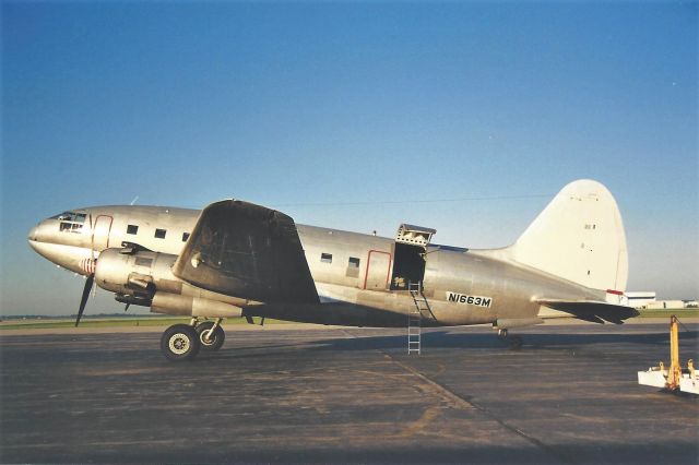 CURTISS Commando (N1663M)