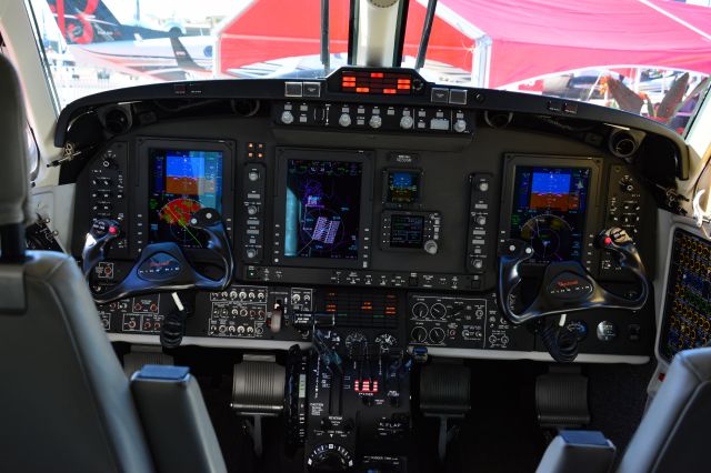 Rockwell Turbo Commander 690 (N400SM) - Cockpit of Beechcraft B-200 SM (Special Missions) King Air