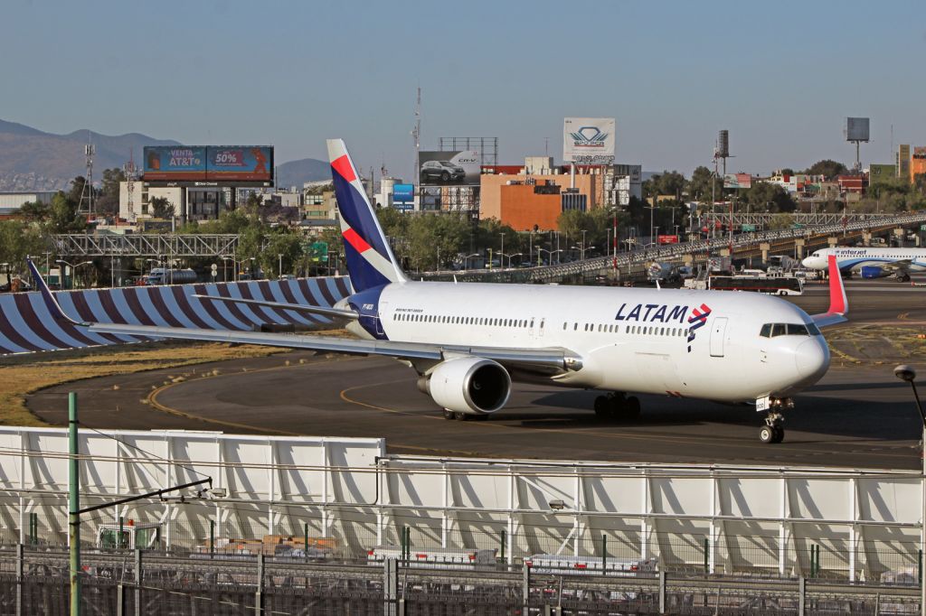 BOEING 767-300 (PT-MOD) - LATAM / Boeing 767-316 (ER) / MSN 40799 / PT-MOD / MMMX 02/2020