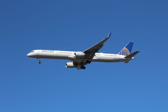 BOEING 757-300 (N77865)