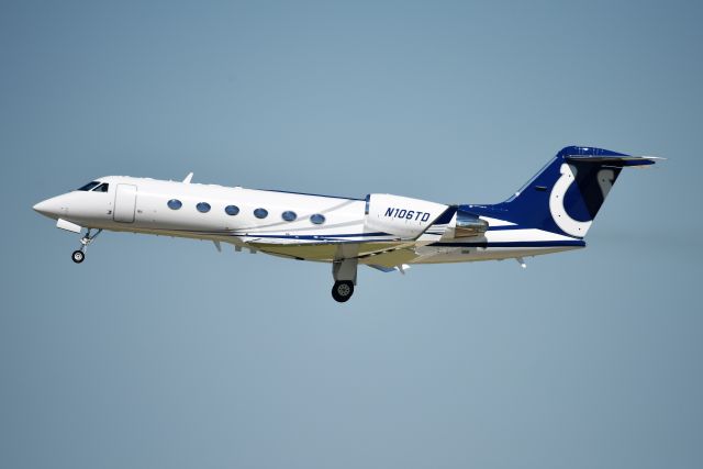 Gulfstream Aerospace Gulfstream V (N106TD) - Indianapolis Colts team owner Jim Irsays aircraft.