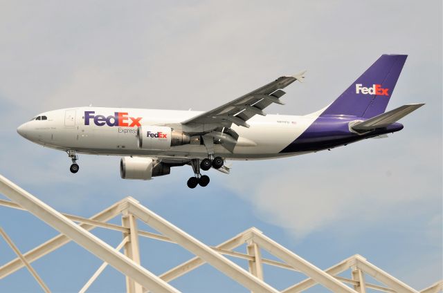 Airbus A310 (N811FD)