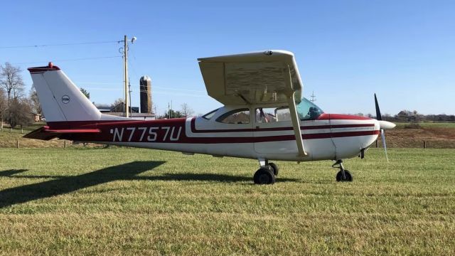 Cessna Skyhawk (N7757U)