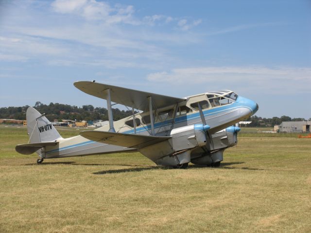 VH-UTV — - de Havilland DH-89A Dragon Rapidebr /Photo: 28.11.2004