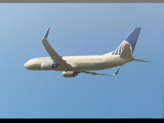 Boeing 737-800 (N26215) - Air to air in-flight over central NC