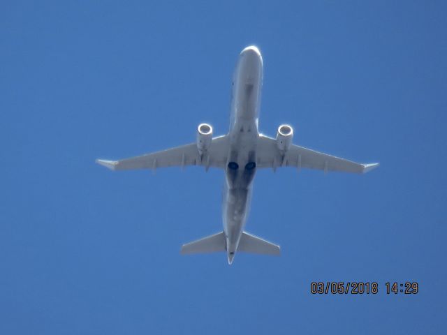 Embraer 175 (N226NN)