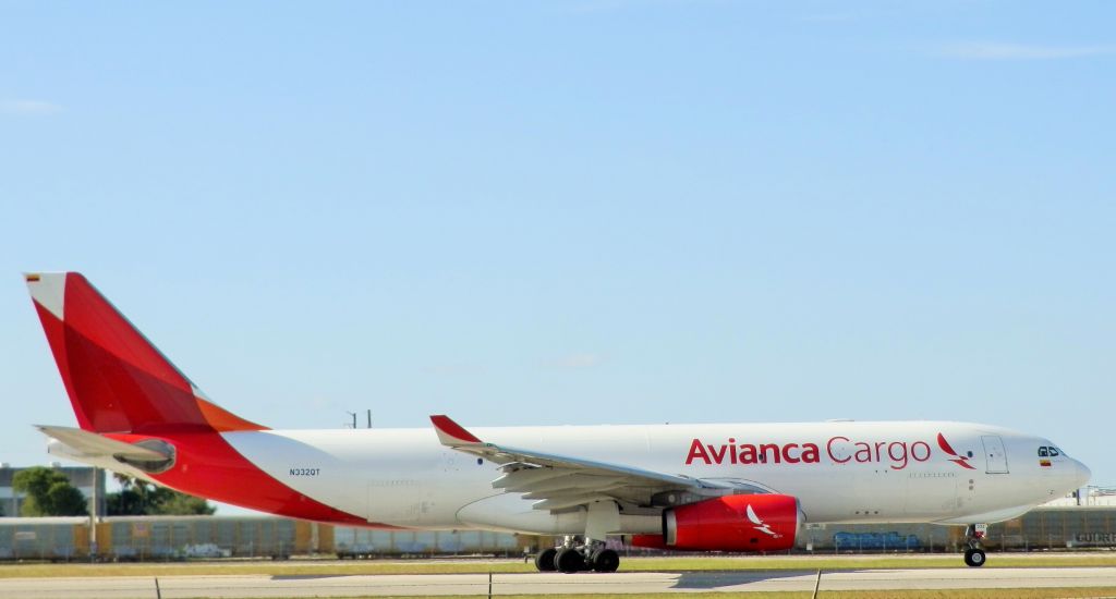 Airbus A330-200 (N332QT)