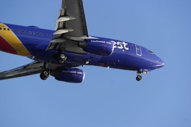 Boeing 737-700 (N7835A)