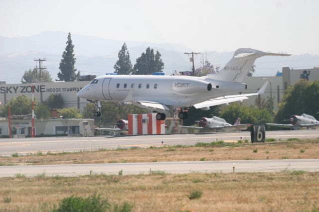 Bombardier Challenger 300 (N548XJ)