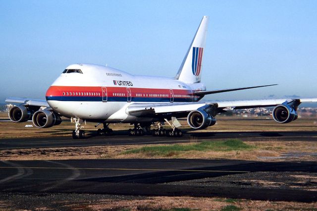 N4704U — - UNITED AIRLINES - BOEING 747-121 - REG : N4704U (CN 19754/60) - KINGSFORD SMITH SYDNEY NSW. AUSTRALIA - YSSY 28/6/1988 35MM SLIDE CONVERSION USING A LIGHTBX AND A NIKON L10 DIGITAL CAMERA IN THE MACRO MODE.