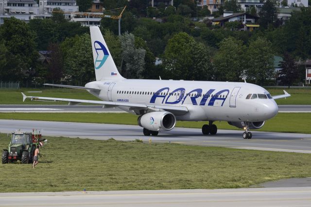 Airbus A320 (S5-AAS)