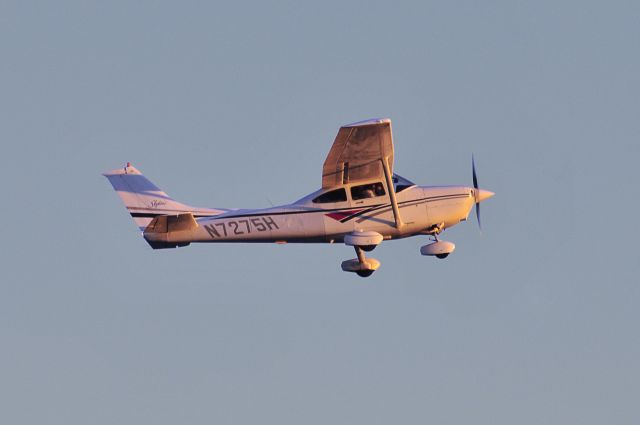 Cessna Skylane (N7275H) - Seen at KFDK on 12/27/2009.      a href=http://discussions.flightaware.com/profile.php?mode=viewprofile&u=269247  [ concord977 profile ]/a