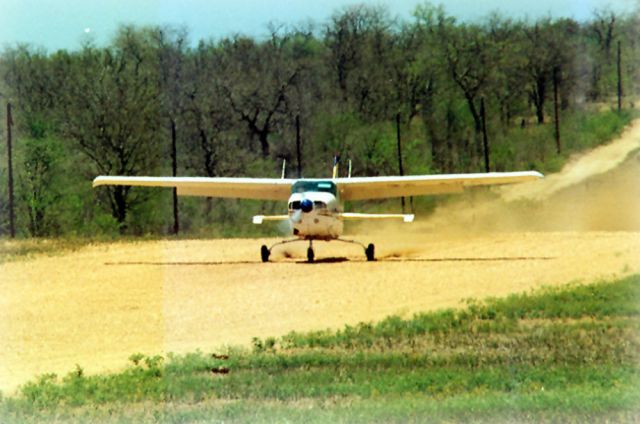 Cessna Centurion (ZS-AVB) - Landing at Ingwelala, South Africa.