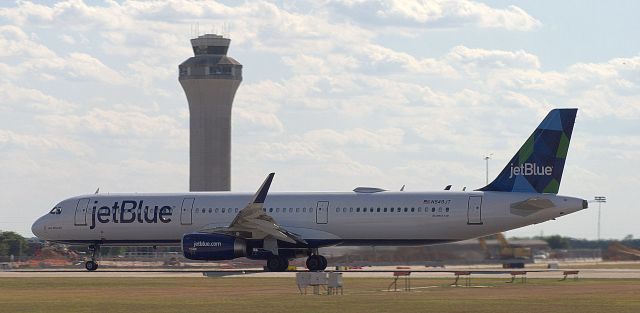 Airbus A321 (N949JT)