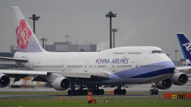 Boeing 747-200 (B-18205)