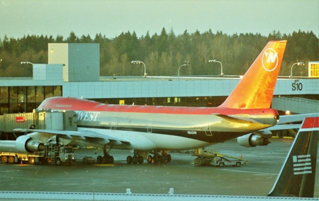 Boeing 747-200 (N642NW) - KSEA  Jan 200 at Seattle before the new terminal blocked the entire view a la SJC. This classic Boeing taking on passengers and luggage for the next flight - I do not know where is was headed Jan 2000 - but fun to watch! 