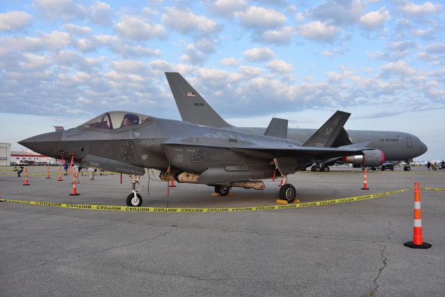 Lockheed F-22 Raptor — - Dayton Airshow