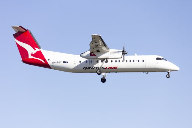 VH-TQY — - Eastern Australia Airlines (VH-TQY) de Havilland Canada DHC-8-315 on approach to runway 25 at Sydney Airport.