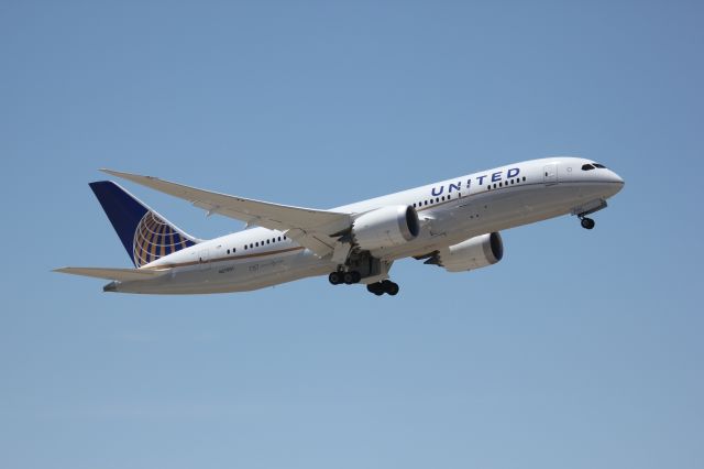 Boeing 787-8 (N27901) - Departure 34L.