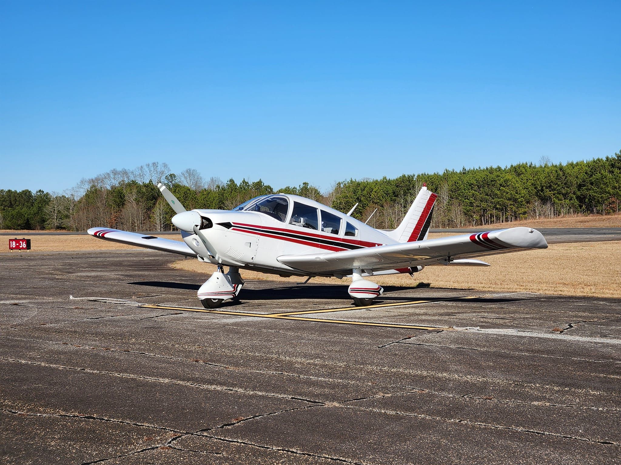 Piper Cherokee (N7820N)