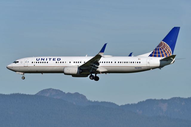 Boeing 737-900 (N62895)