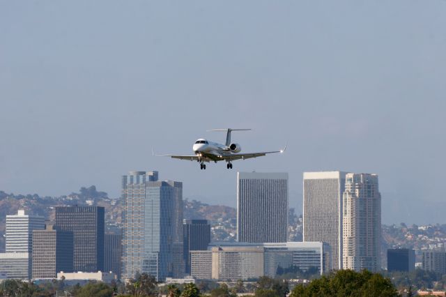 Embraer ERJ-135 (N908FL)