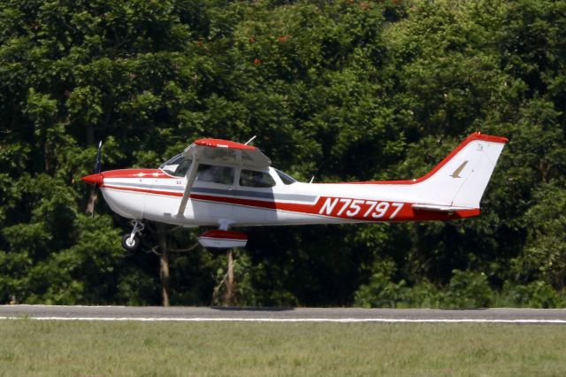 Cessna Skyhawk (N75797)