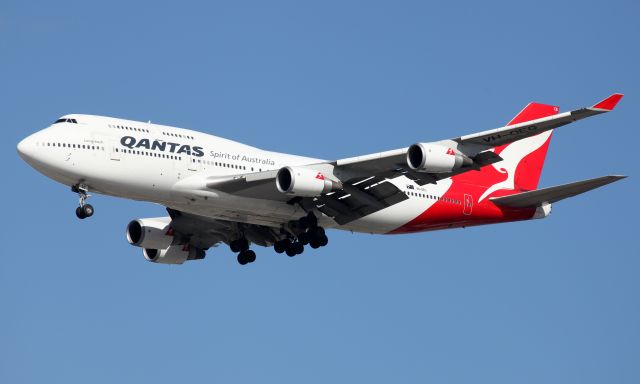 Boeing 747-400 (VH-OEG) - Parkes Short Final To Rwy 16R