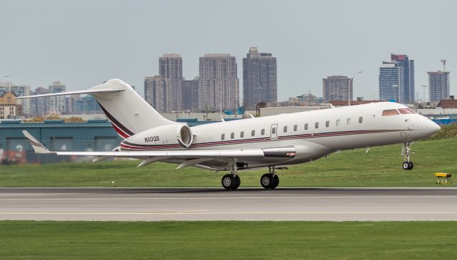 Bombardier Global 5000 (N110QS)