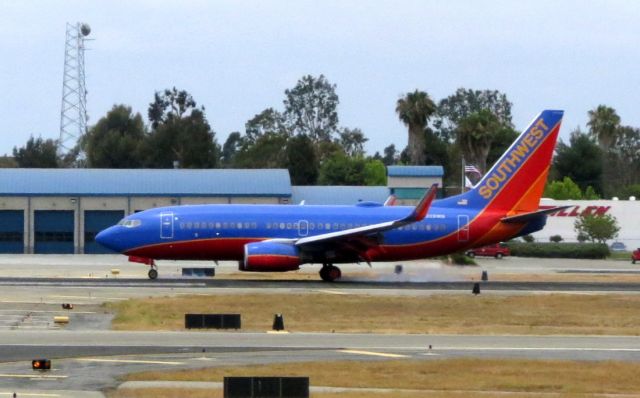 Boeing 737-700 (N209WN) - Tricycle landing, smoking main and nose gear at once.