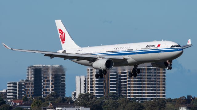 Airbus A330-300 (B-9576)