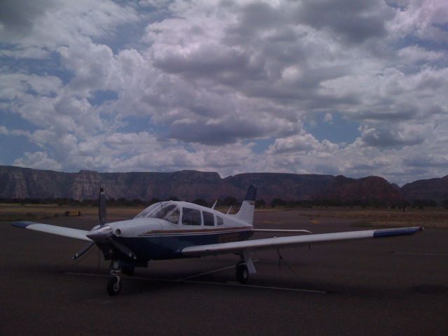 Piper Cherokee Arrow (N38565)