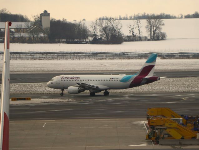 OO-SNN — - 12/7/23 starting to taxi out to Rwy 29