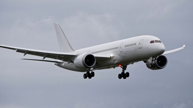 Boeing 787-8 (VP-CSC) - BOE12 a B787-8 (BBJ) on final to Rwy 16R to complete a  C1 flight 10.19.17. (ln 19 / cn 35508).