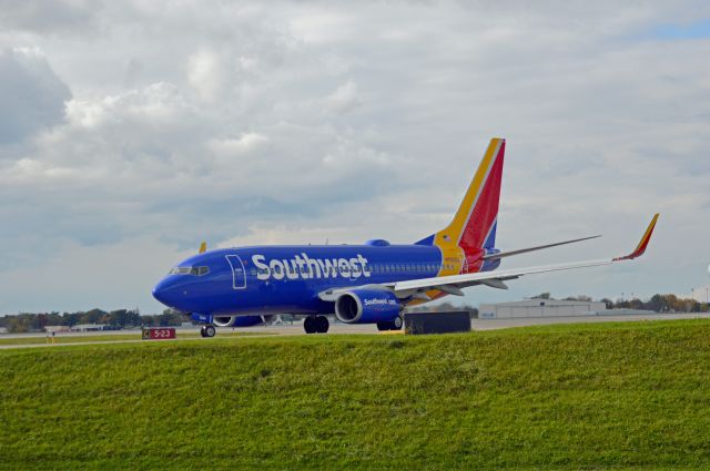 Boeing 737-700 (N7844A)