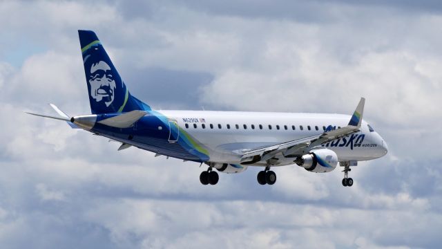 Embraer 175 (N629QX) - QXE2863 from LAX on final to Rwy 16R on 6.20.19. (ERJ-175LR / cn 17000683). 