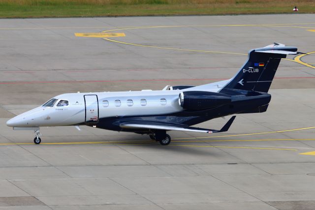 Embraer Phenom 300 (D-CLUB)