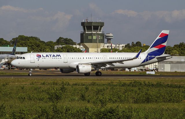 Airbus A321 (PT-XPN)