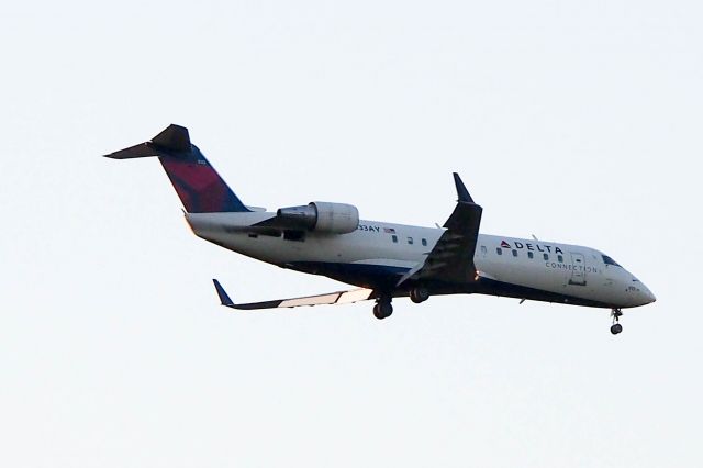 Canadair Regional Jet CRJ-200 (N833AY)