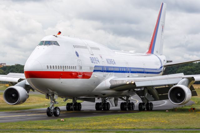Boeing 747-400 (N10001)