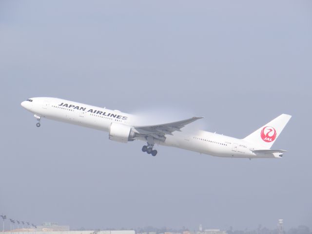 BOEING 777-300ER (JA739J)