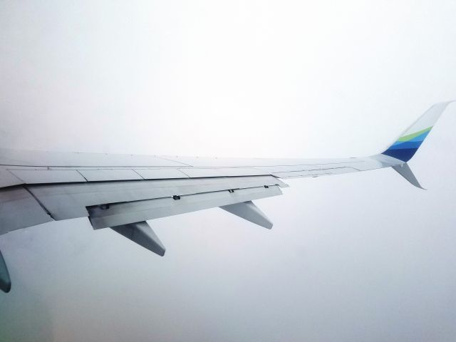 — — - Boeing 737-800 on approach to SEA-TAC