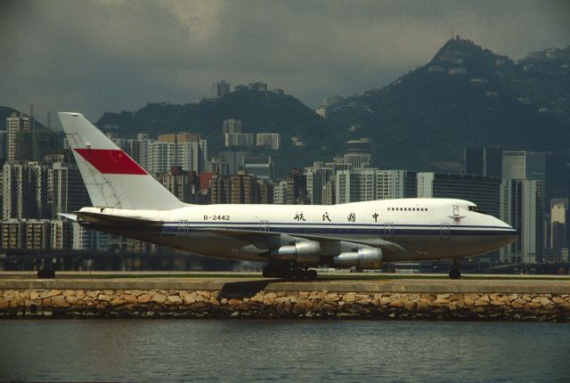 BOEING 747SP (B-2442) - Departure at Kai Tak Intl Airport Rwy31 on 1987/08/06