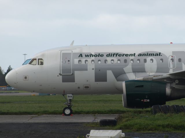 Airbus A320 (N944FR)