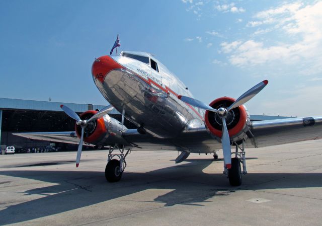 Douglas DC-3 (NC17334)