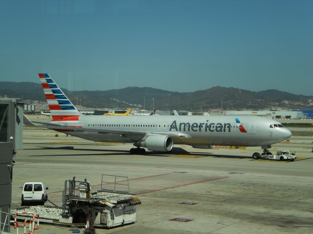 BOEING 767-300 (N372AA) - Barcelona Int. Airport.br /American Airlines.br /Boeing 767-323ER