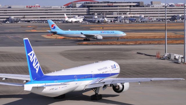 BOEING 777-300ER (JA798A)