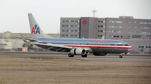 Boeing 737-800 (N814NN)