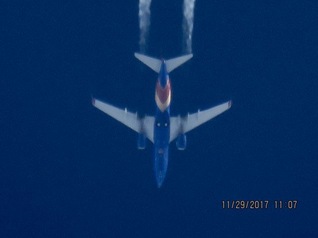 Boeing 737-700 (N7884G)