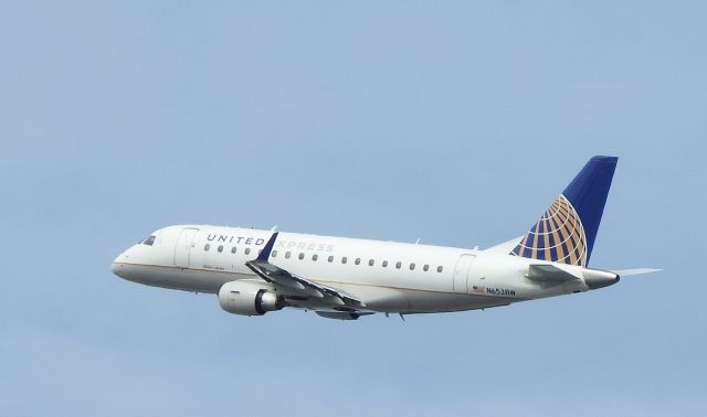 Embraer 170/175 (N653RW)